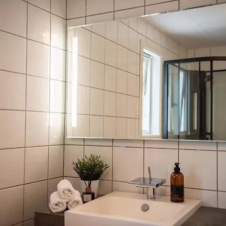 Spacious Apt, Big Roof Terrace, Free Parking Lägenhet *