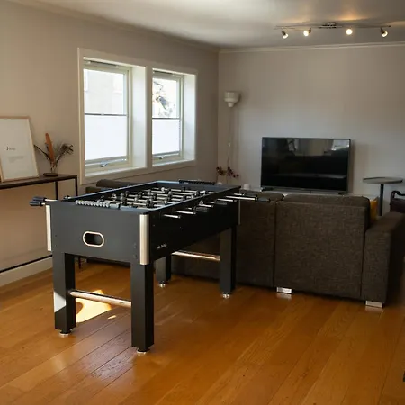 Spacious Apt, Big Roof Terrace, Free Parking 스타방에르
