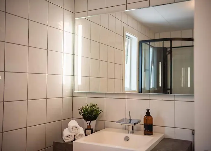 Spacious Apt, Big Roof Terrace, Free Parking Lägenhet *